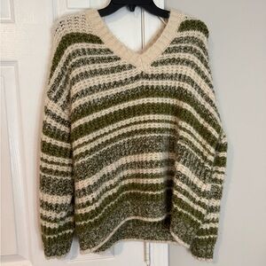 Old Navy Green and Cream V-Neck Sweater Cozy Knit